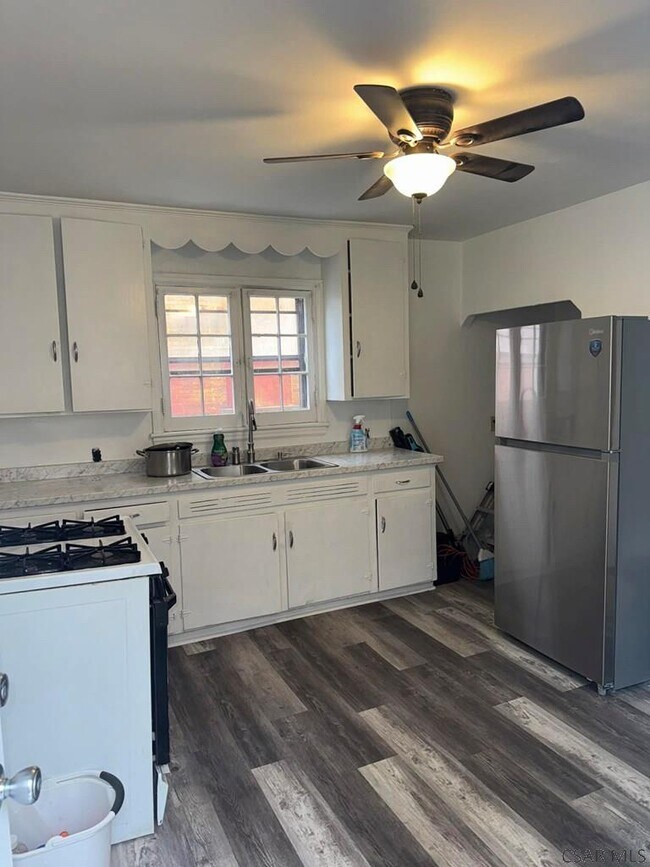 Foto del edificio - 145 Hudson St