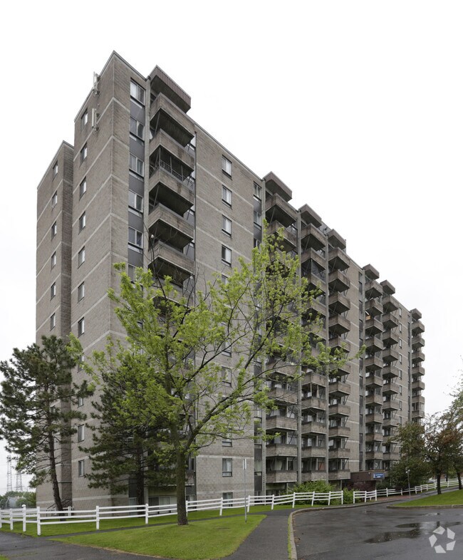 Photo du bâtiment - 2969 Fairlea Crescent