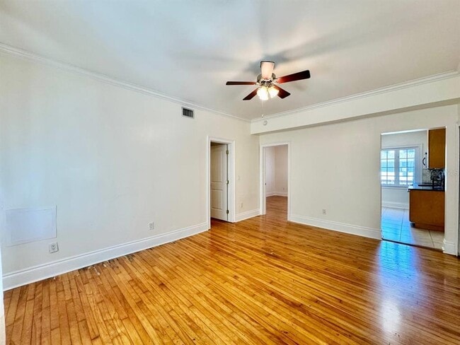 Building Photo - 2117 W Dekle Ave