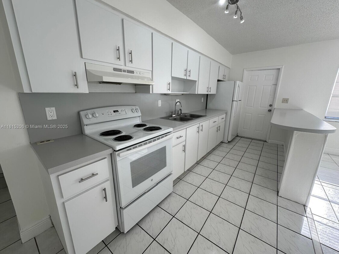 Primary Photo - 2444 Wilson St