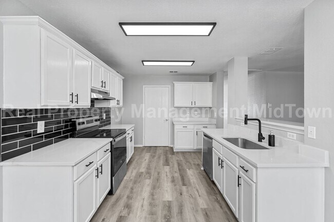 Building Photo - 2205 Bolivar Dr