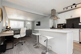 Building Photo - 1634 Serenada Ave