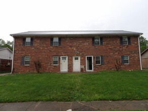 Building Photo - 204 Landings Dr