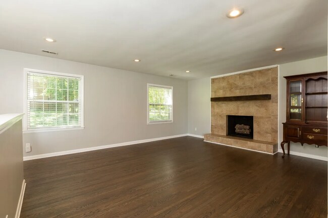 Building Photo - 4417 Saunders Ave