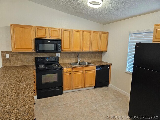 Foto del edificio - 4729 NW 4th Terrace