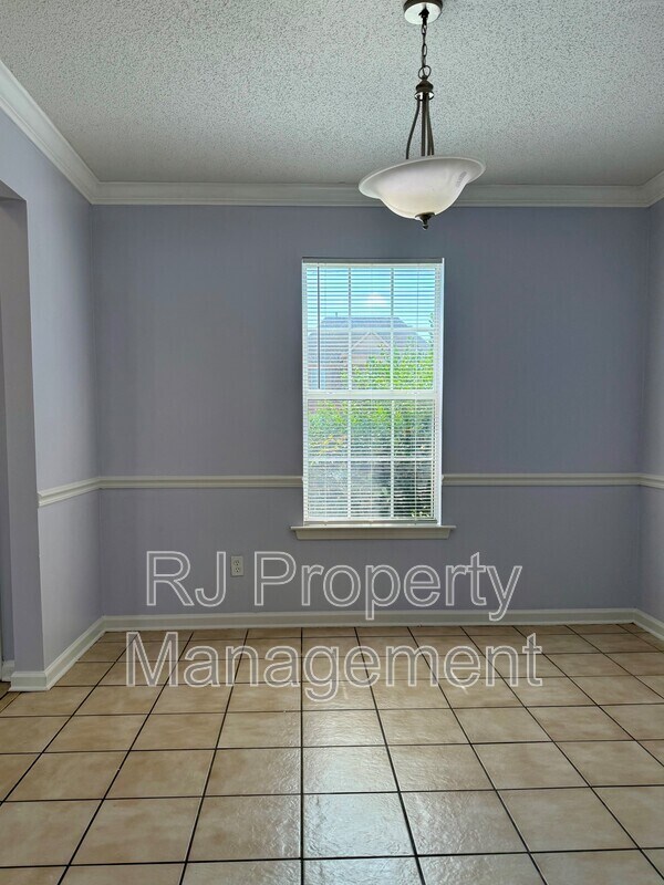 Foto del edificio - 5353 Farm Ridge Dr