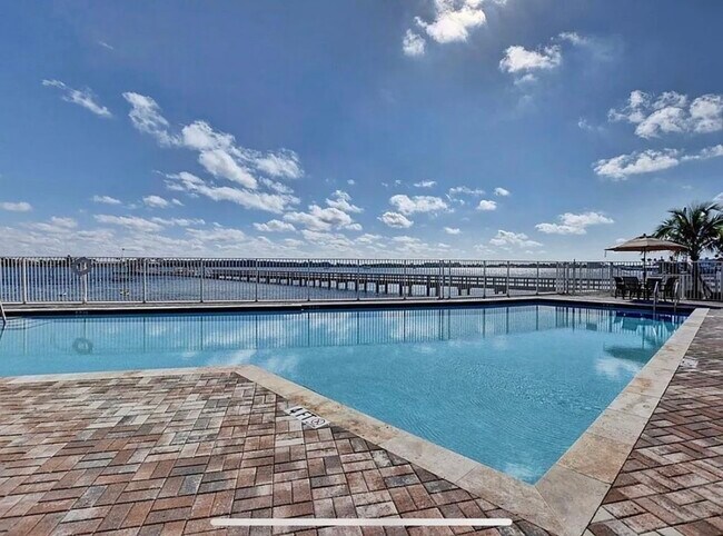 Building Photo - 601 Windward Cir N
