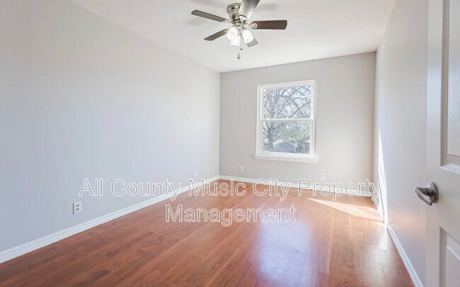 Building Photo - 302 Park Glen Dr