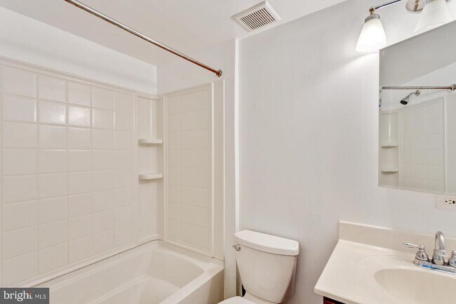 Foto del edificio - 5612 Bloomfield Dr