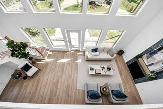 Building Photo - 300 Narcissus Rd