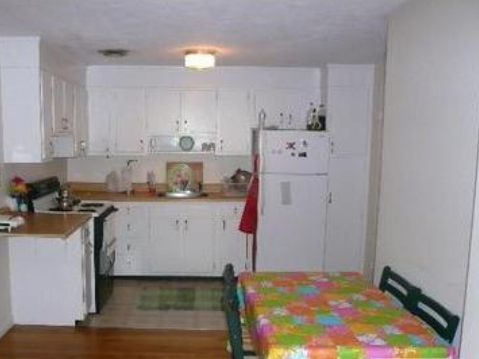 Primary Photo - 125 Babcock St