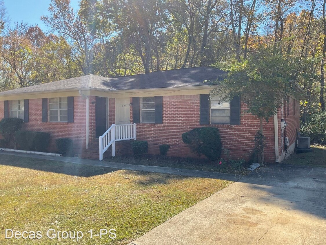 Primary Photo - 2 br, 1.5 bath House - 841 Old Trail Rd.