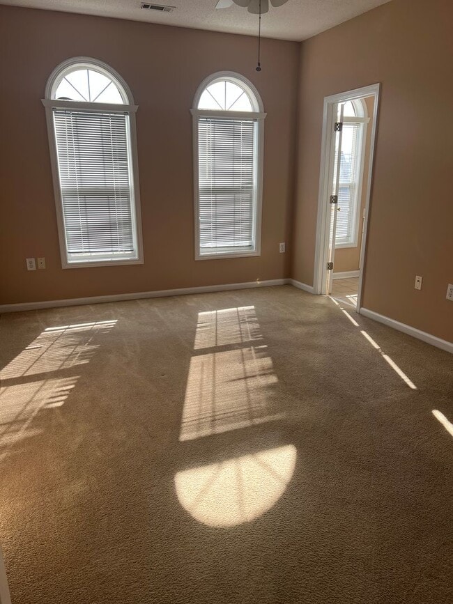 Building Photo - Beautiful Condo in Gated Community! Resort Style Amenities, Walk to beach, Awesome Myrtle Beach L...