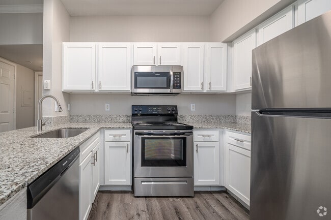 1BR, 1BA - 722SF - Kitchen - Plaza at San Jacinto