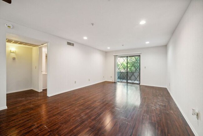 Building Photo - 2 Bed 2 Bath Condo in Old Town Scottsdale