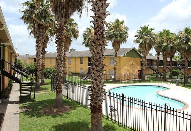 Foto del edificio - 1706 Pasadena Blvd