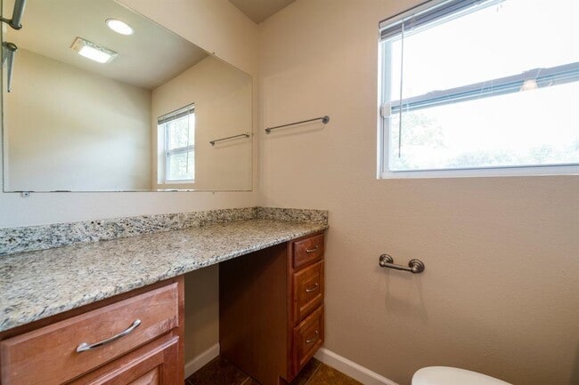 Building Photo - 4805 Evans Ave