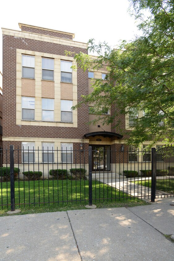 Primary Photo - 5911 W Corcoran Pl
