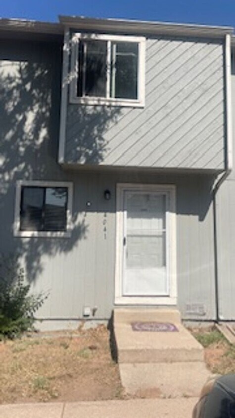 Primary Photo - Updated 2 Story Townhome Close to UCCS