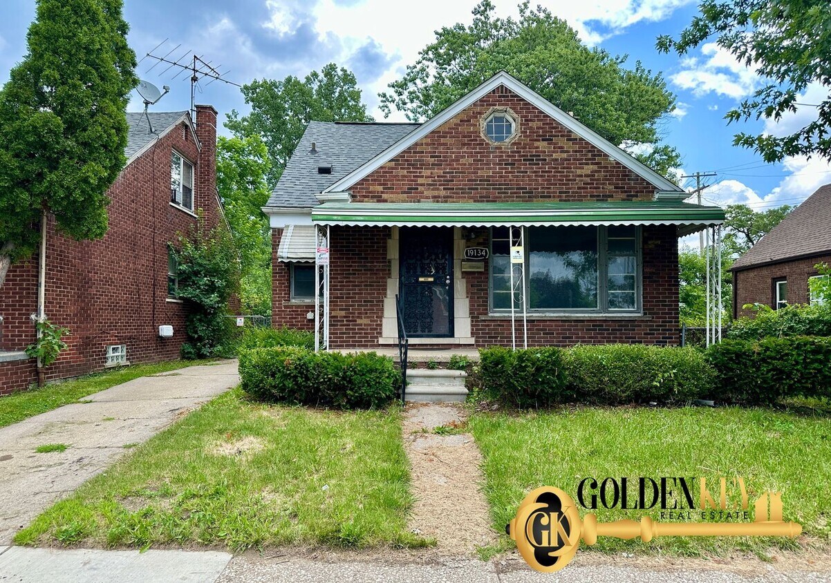Primary Photo - Newly Spacious 4 bed / 2 bath with garage ...