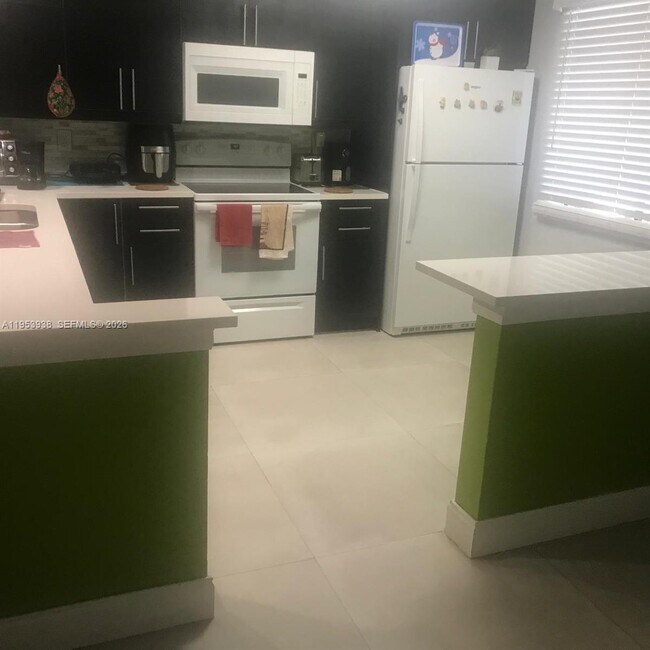 Foto del edificio - 195 Lakeview Dr