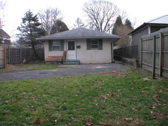 Building Photo - 1307 Pine St