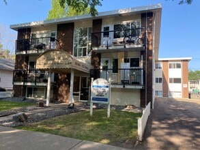 Building Photo - Hillcrest Manor