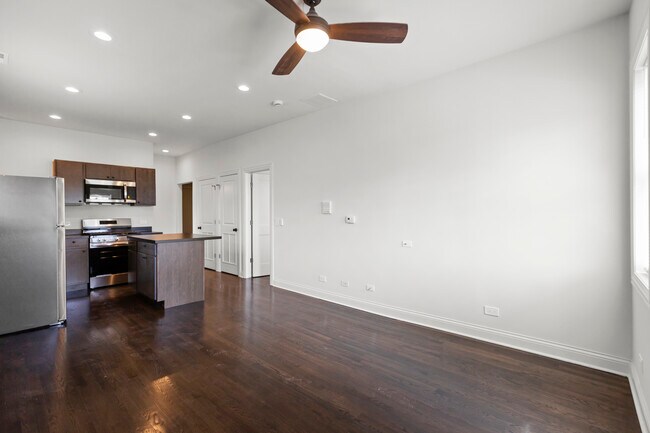 Foto del edificio - 3123 N California Ave