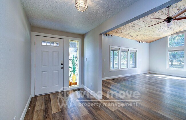 Building Photo - Felida Park- 4 Bedrooms on 1.5 Acres