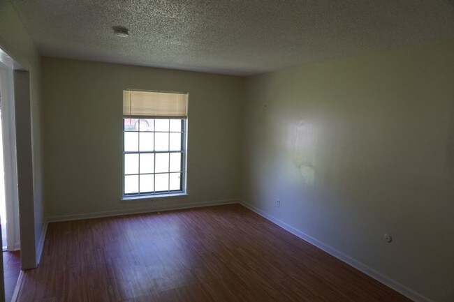 Building Photo - 2414 Grist Mill Rd