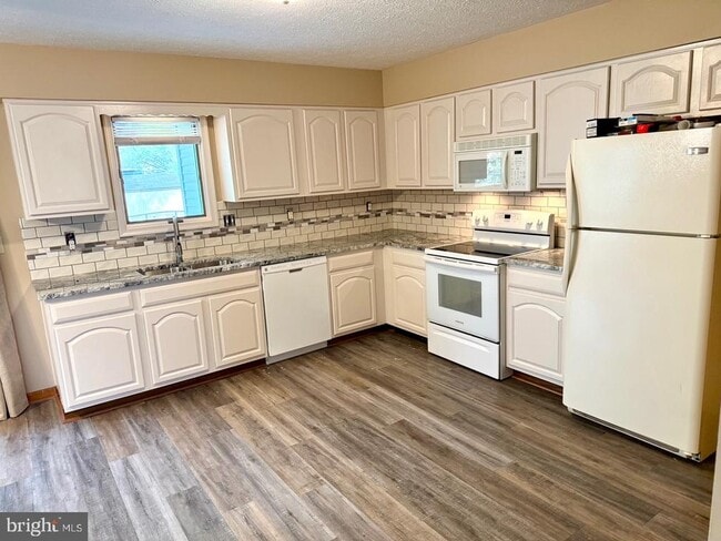 Foto del edificio - 1121 Progress Rd