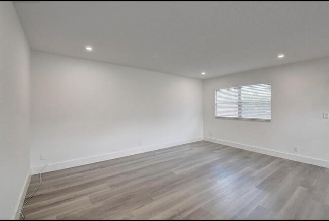 Building Photo - 125 Brittany Terrace