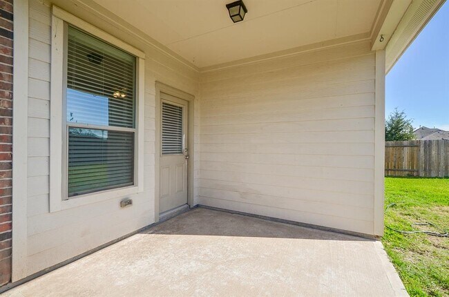 Building Photo - 24811 Colonial Maple Dr