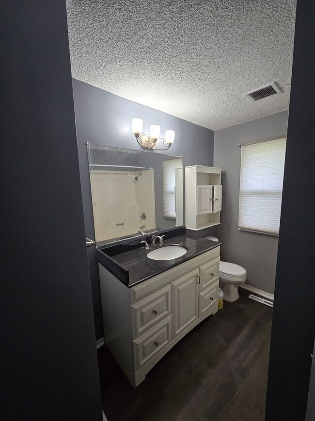 Building Photo - 3 bed 1 bath with partially finished basement & fully fenced in yard