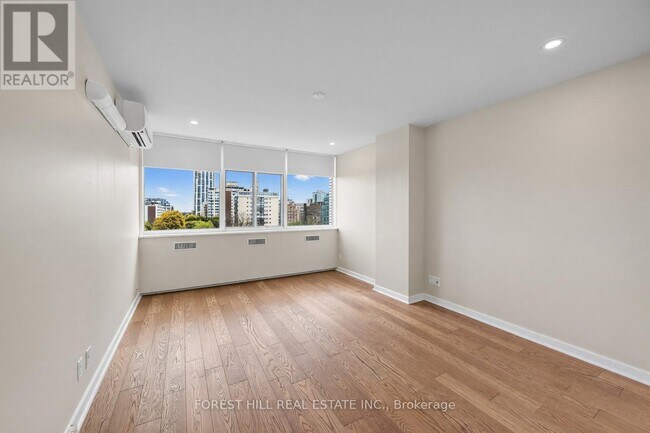 Building Photo - 561 Avenue Rd