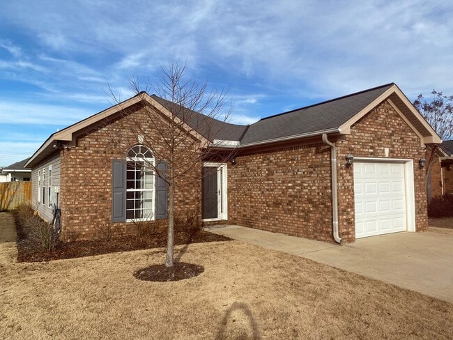 Cozy 3 Bed 2 Bath Available January 2026! - Cozy 3 Bed 2 Bath Available January 2026! House