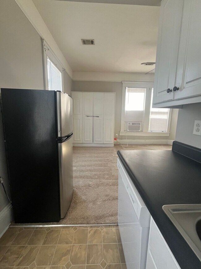 946 Magnolia St Unit Apartment 8, Macon, GA 31201 Room for Rent in