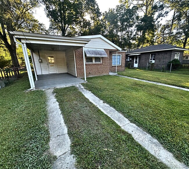 Building Photo - 125 Rosewood Dr