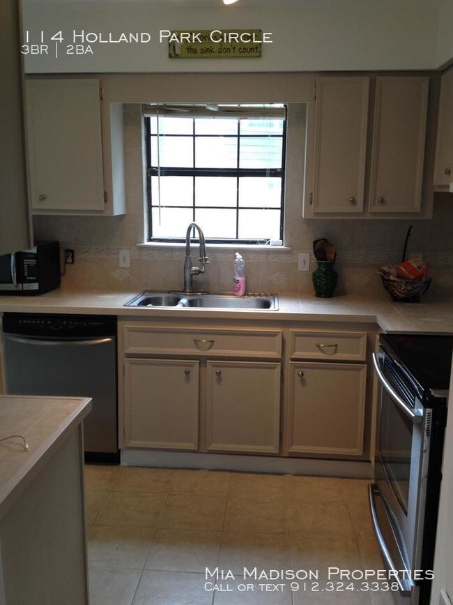 Building Photo - 114 Holland Park Cir