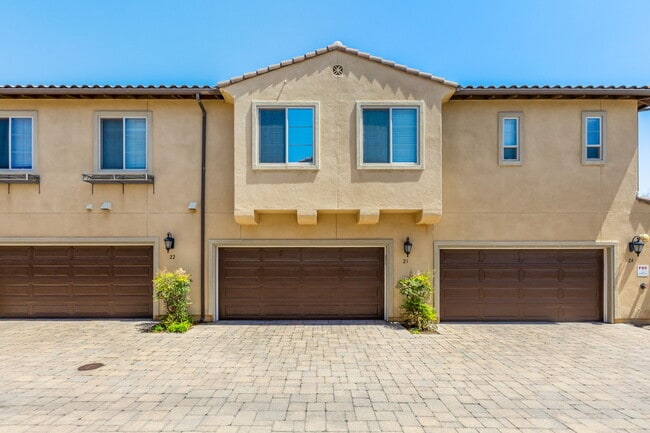 Building Photo - 2234 Capistrano Way