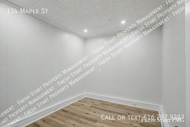 Building Photo - 134 Maple St