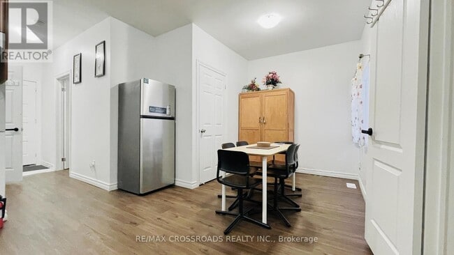 Building Photo - 278 Shuter St