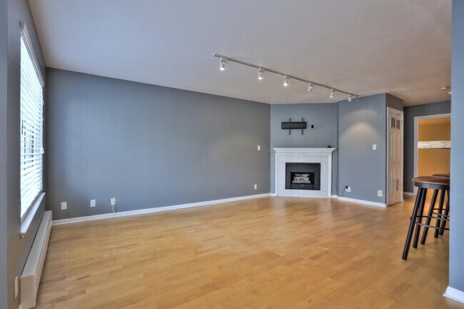 Building Photo - 1655 Chestnut St