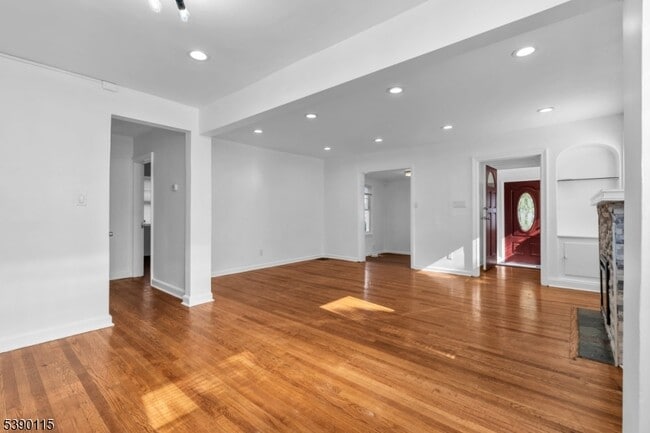 Foto del edificio - 2144 Tyler St