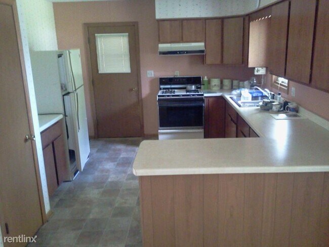 Building Photo - 3 br, 1 bath House - 30310 S Whitmore St