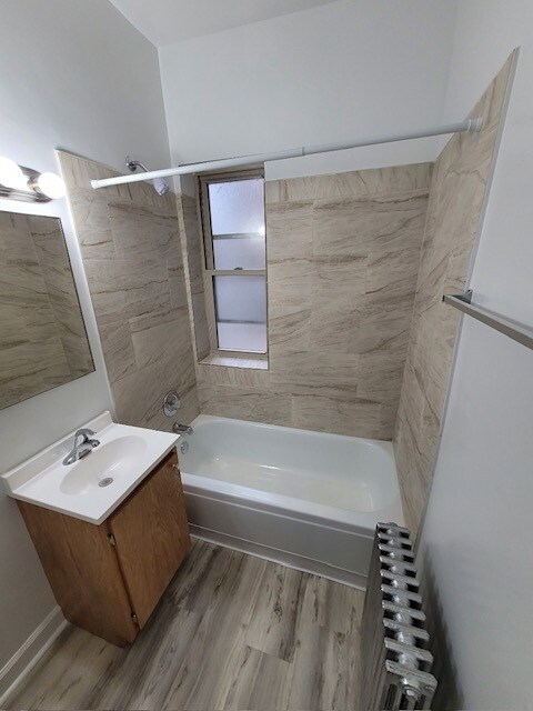 Foto del edificio - 2327 E 70th St