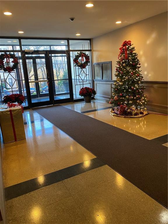 Foto del edificio - 440 Warburton Ave
