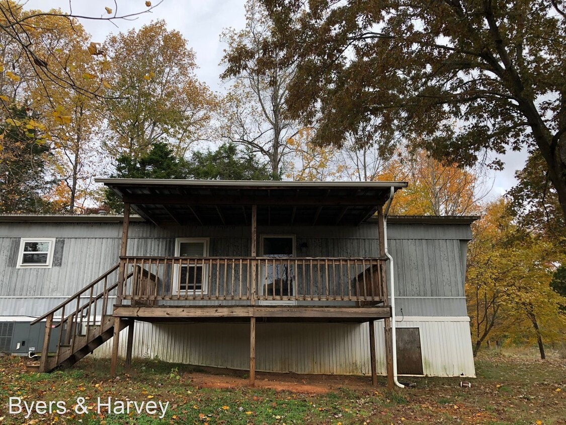 2 br, 2 bath House 4439 Lem Davis House Rental in Cunningham, TN