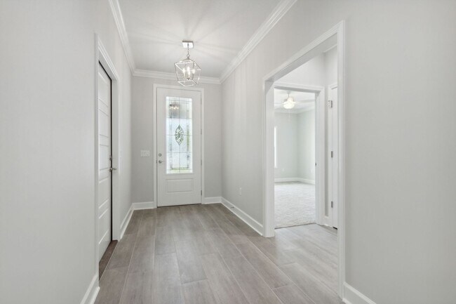 Foto del edificio - Resort Style living, minutes to town!