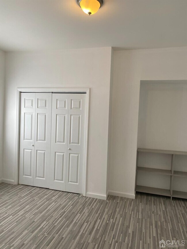 Building Photo - 9 Andrew St